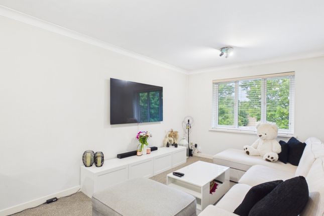 82, Romana Court, Staines photo 2