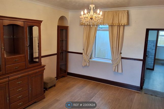 Dinas St, Plasmarl, Swansea photo 3