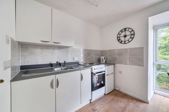 Flat 11, Bilberry Court Staple Gardens, Winchester photo 3