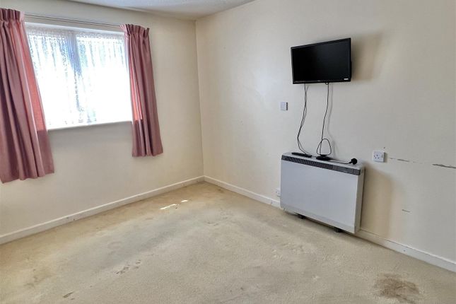 Flat for sale in Valley View, Axminster