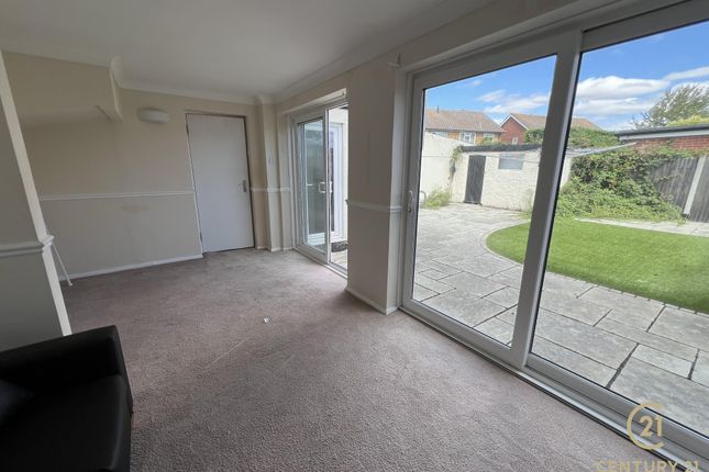 12, Lodge Way, SHEPPERTON photo 2