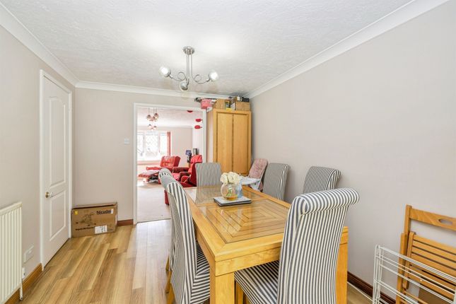 25, Thellusson Way, Rickmansworth photo 3