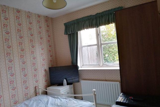 Oakmead Place, Mitcham photo 2