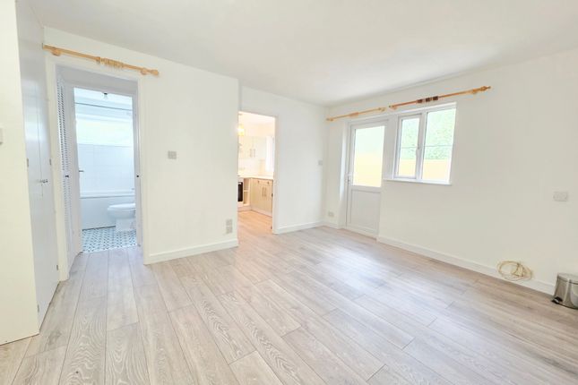 St. Brelades Road, St. Brelades Road, Crawley photo 2