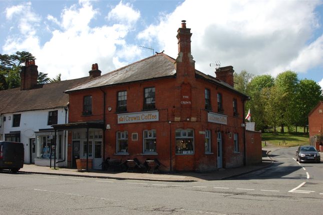 Thumbnail Flat to rent in The Crown, High Street, Chalfont St. Giles, Buckinghamshire