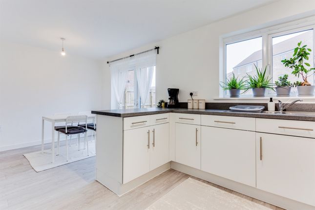 14, Sintering Crescent, Wakefield photo 3