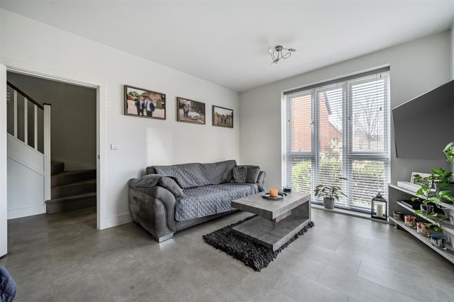 22, Westfield Place, Crowthorne photo 3