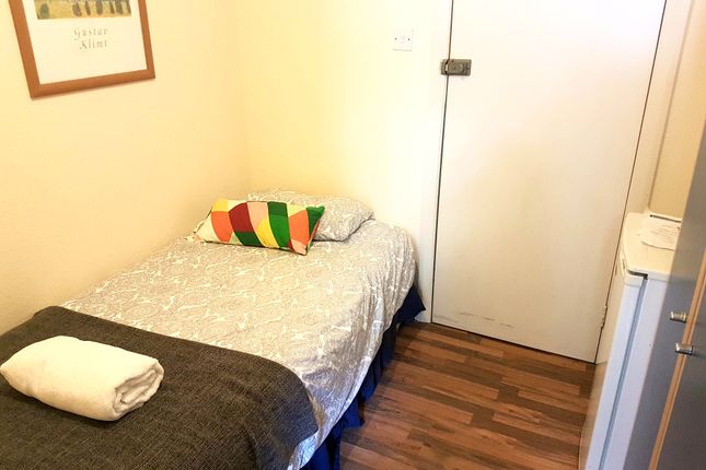Thumbnail Room to rent in Chichele Road, Willesden Green