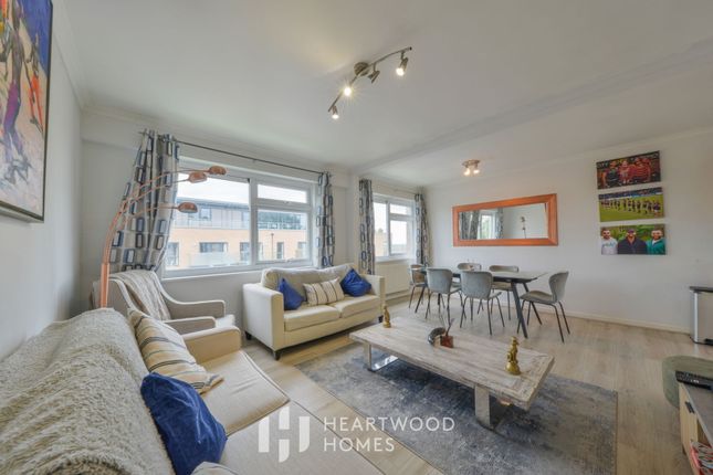 2-bed flat on 122, Chiltern Road, St. Albans, £275,000