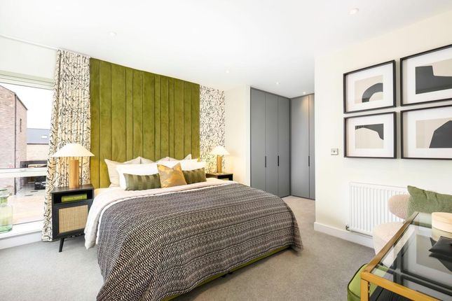 Marleigh Park, 5 Bedroom Show Home, Principal Bedroom