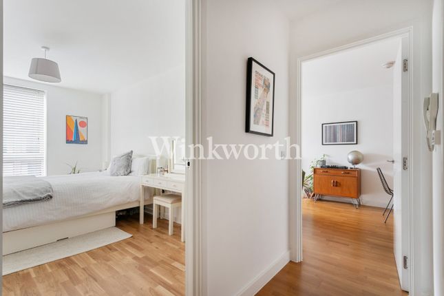 Flat for sale in Butterfly Court, Bathhurst Square, London