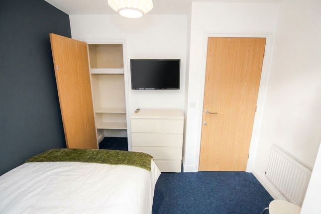 Room 6, 3 Bridges Grove, Reading photo 5