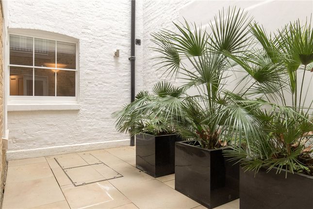 Flat 1, 66, Great Cumberland Place, London photo 3