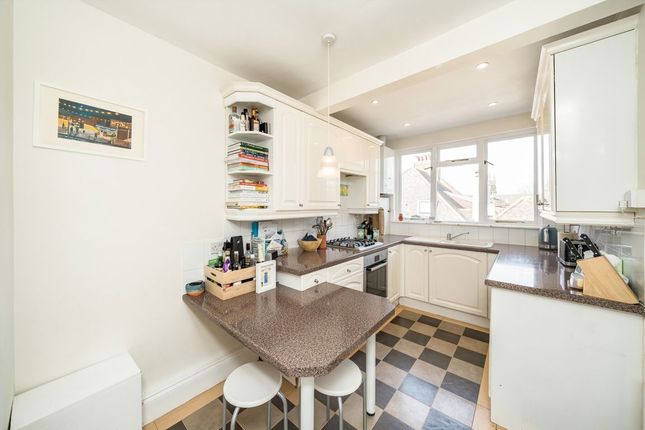 Flat E, 16, Gwendolen Avenue, London photo 4