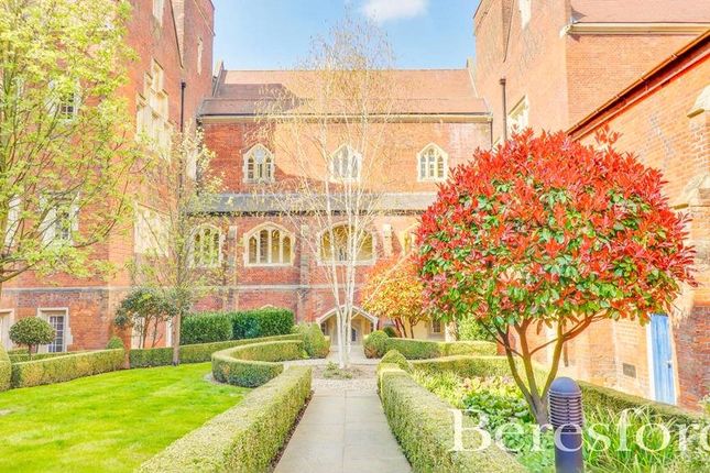Thumbnail Flat for sale in London Court, The Galleries