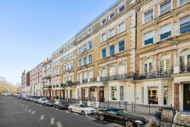 Flat to rent in Fordham Court, Devere Gardens, Kensington
