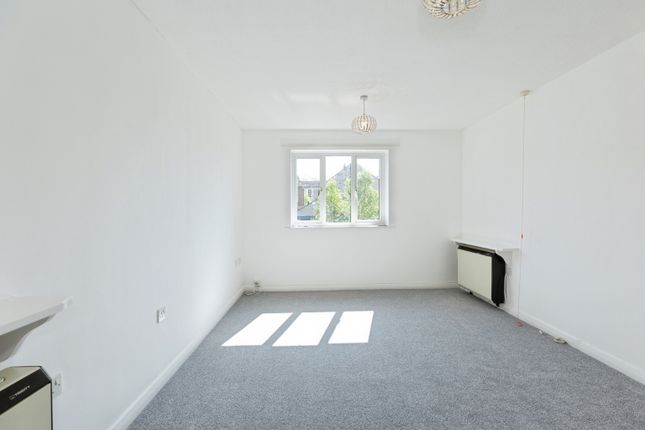 28, Sheppards Gardens, Weston photo 4