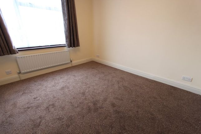 Elmcroft Avenue, Enfield photo 4