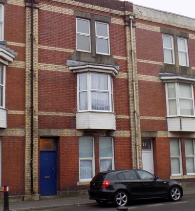 Flat to rent in Station Road, Llanelli SA15
