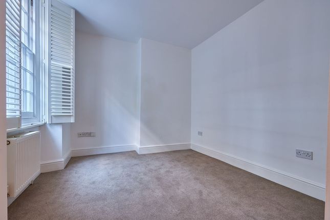 Flat 4a, Northernhay Place, Exeter photo 4