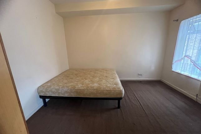 70, Ash Road, Luton photo 2