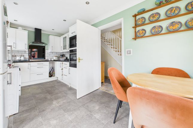 28, The Burrows, Weston-Super-Mare photo 4