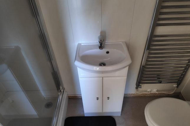Room 5, Clovelly, 110 Brighton Road, Redhill photo 5