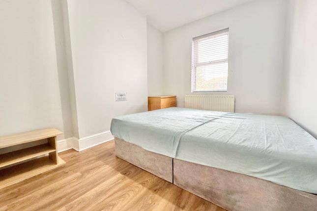 Flat 2, 18, Elgin Road, East Croydon photo 3