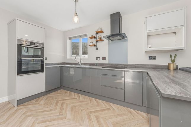 1, Templegate Crescent, Leeds photo 3