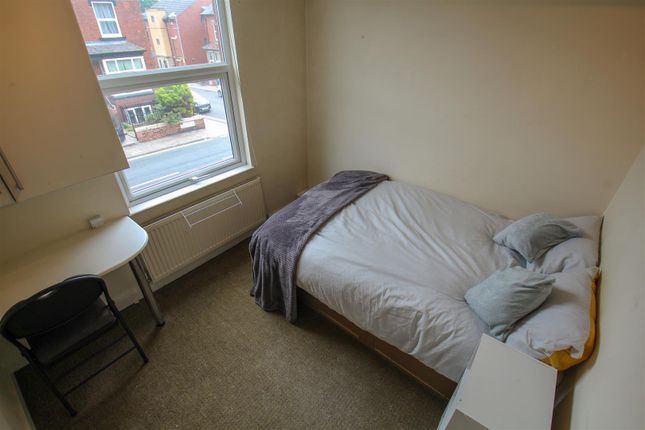 Trelawn Avenue, Leeds photo 2
