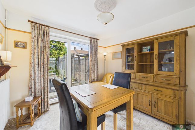 6, Windrush Close, Gossops Green photo 4