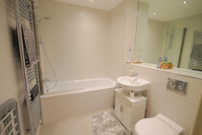Flat for sale in The Broadway, Greenford