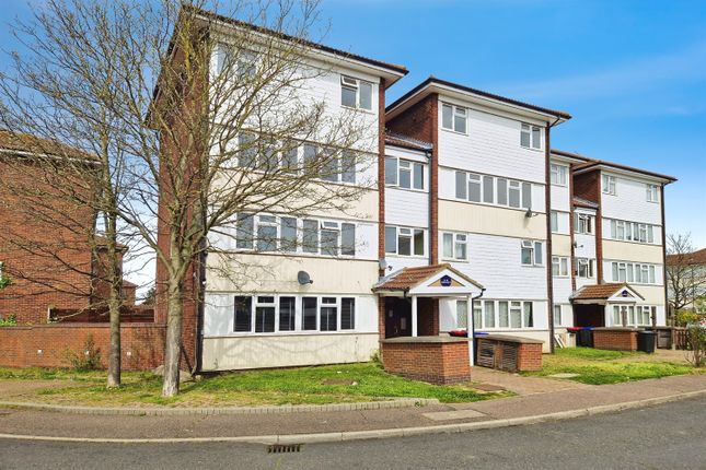 Flat for sale in Caister Drive, Pitsea, Basildon