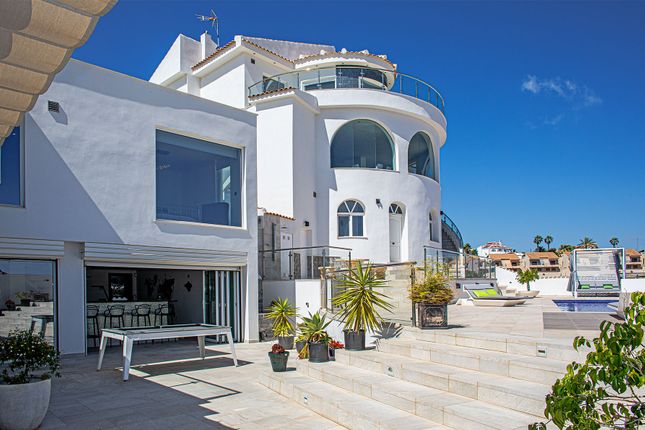 Villa for sale in Calle De Los Arcos 1, Local 3, Ciudad Quesada, Rojales, Alicante, Valencia, Spain