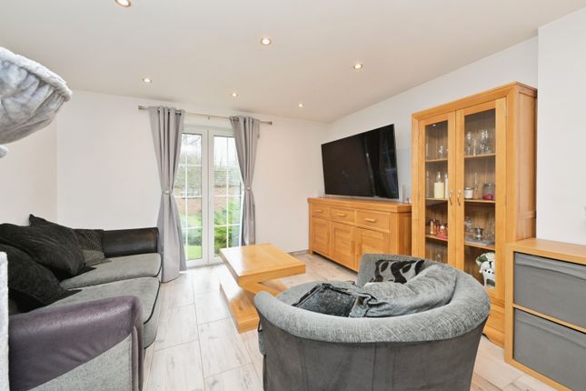 13, Brittons Drive, Northamptonshire photo 3
