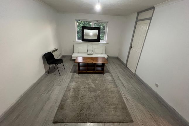28, Old Park Mews, HOUNSLOW photo 2