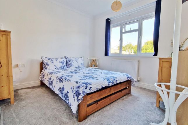 14, Halstead Road, Kirby Cross photo 3