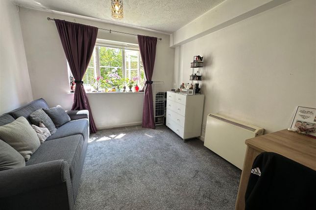 Flat to rent in Branscombe House, Gisburne Way, Watford