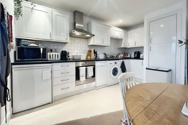 Flat 2, 8, Kings Road, Guildford photo 2