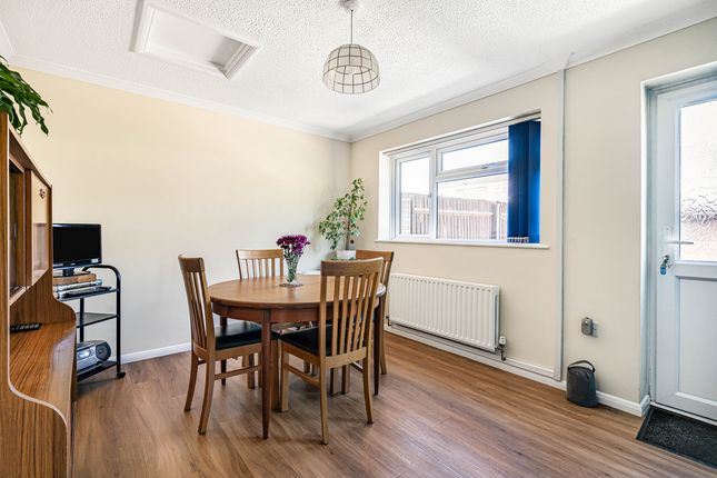 28, Shaw Close, Bicester photo 4