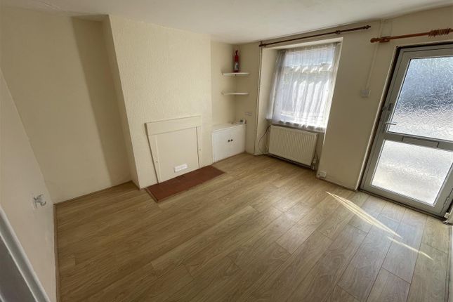 89, South Street, Crewkerne photo 2