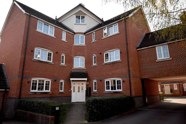 Flat to rent in Elvetham Rise, Chineham, Basingstoke