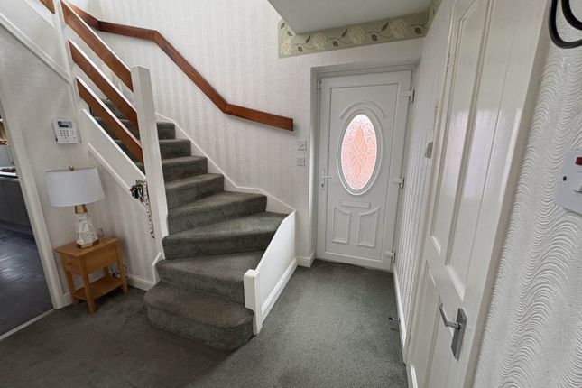 5, Larchwood, Oldham photo 2