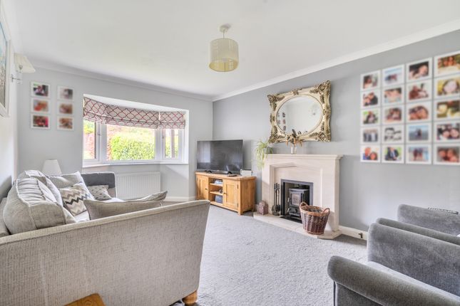 47 Oakwood Grove, Alderbury, Salisbury photo 4