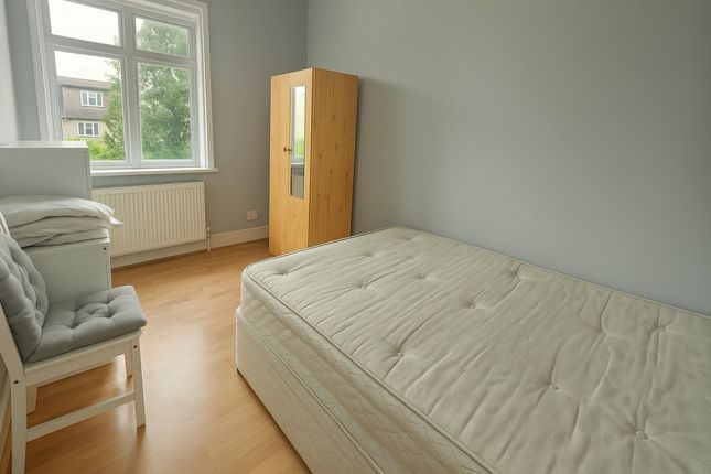 Flat E, 89, Leeside Crescent, Temple Fortune photo 4