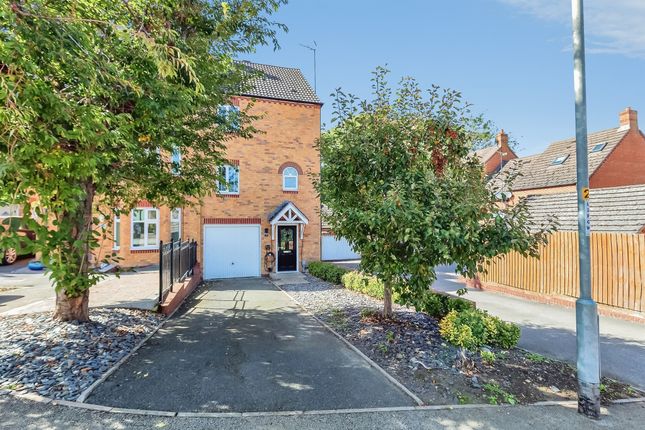 19, Whitney Close, Wellingborough photo 2