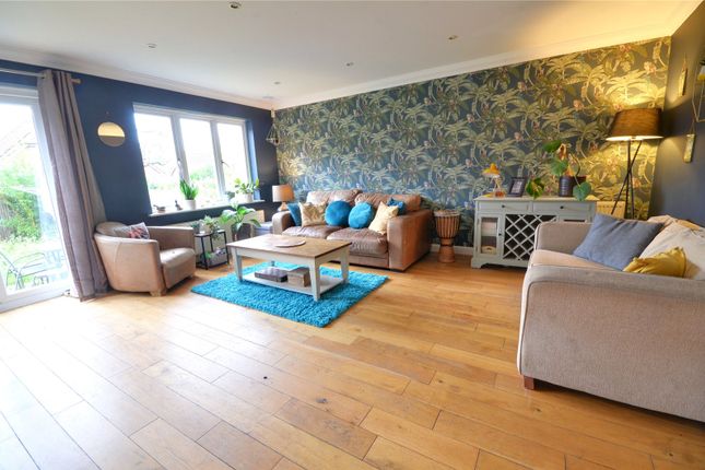 3, Rockdene Close, West Sussex photo 2