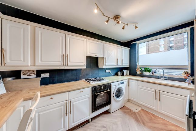 Flat 28, Fellows Court, Weymouth Terrace, London photo 2