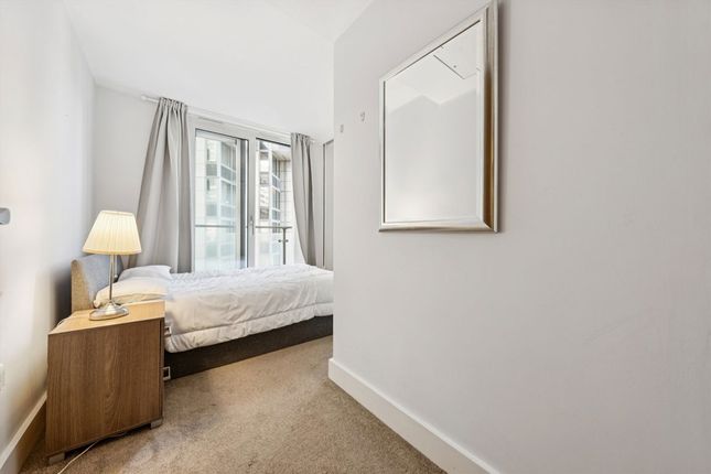 Flat 405, Balmoral Apartments, 2, Praed Street, London photo 4