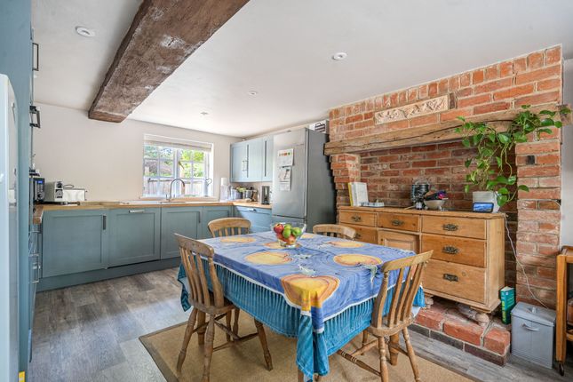 Swallow Cottage, Hosehill, Reading photo 4